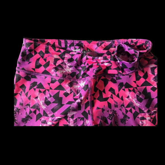 Reebok Women’s Size Large Pink and Black Activewear Capri, Excellent Condition - Picture 3 of 5